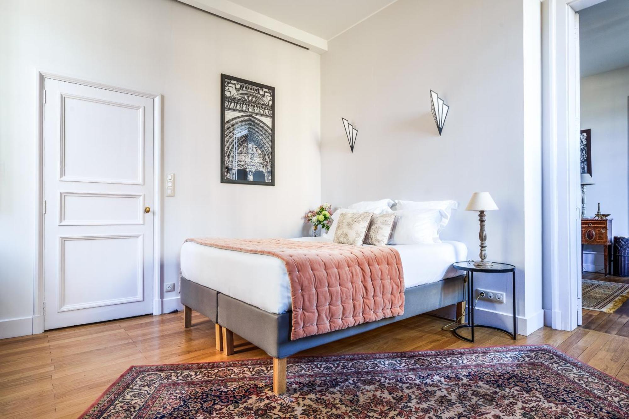 Appartement Raffine Vue Cathedrale, Jardin, Wifi Tours Exterior photo