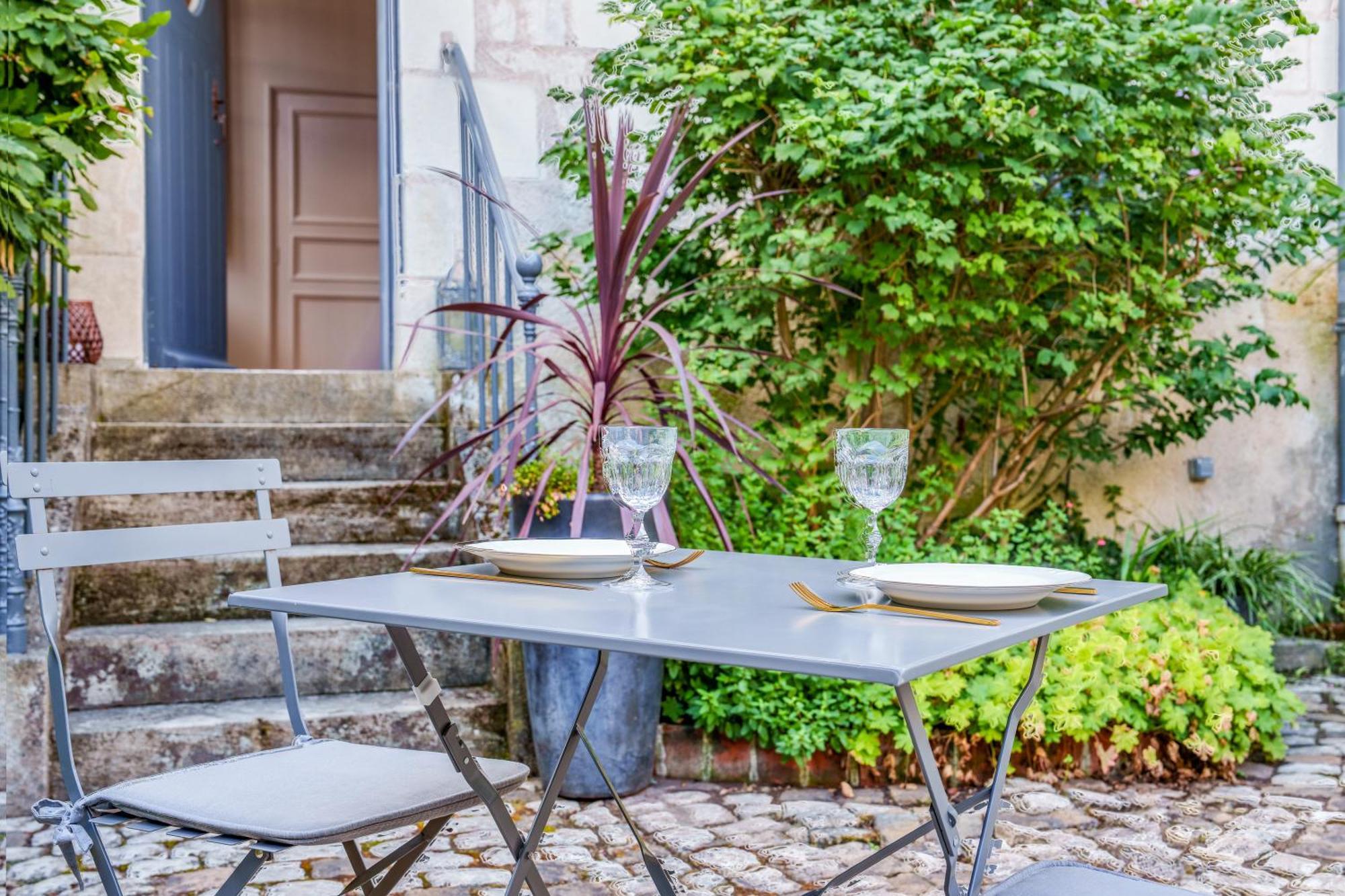 Appartement Raffine Vue Cathedrale, Jardin, Wifi Tours Exterior photo